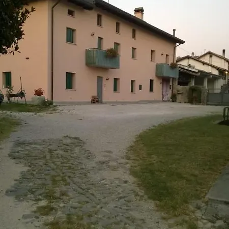 Frühstückspension Sot La Mont 3*