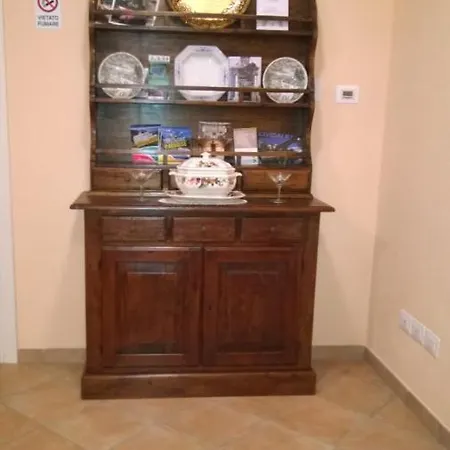 לינה וארוחת בוקר Sot La Mont 3*
